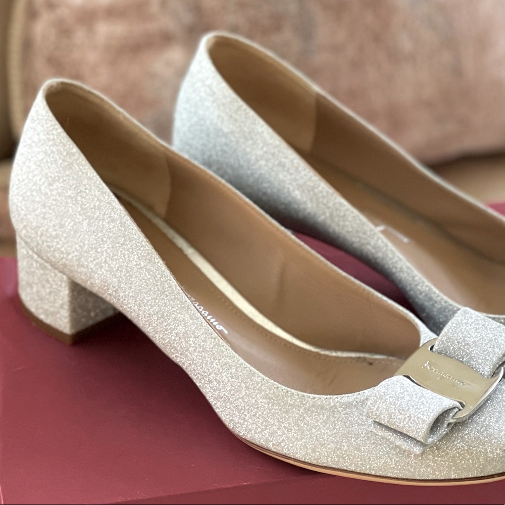 ❄️❄️ Ferragamo Vara Chains Bow Glitter Shoes ❄️❄️